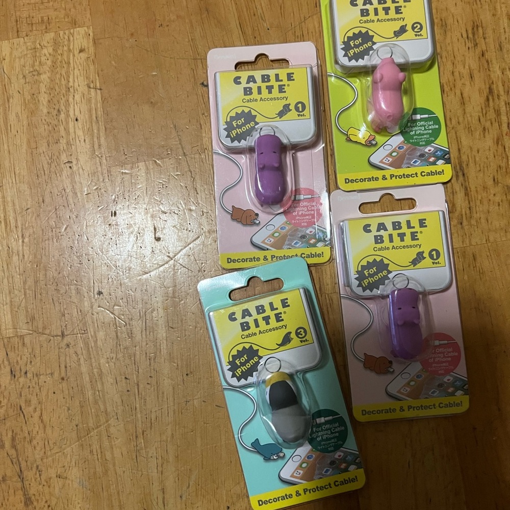 Lot of 4 Dream Cable bite Cable accessory for iPhone